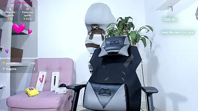 Snapshot of emily_palmeer chatting on October 2, 12:01 pm emily palmeer online show from October 2, 12:01 pm