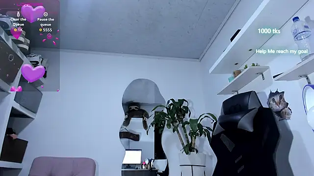 Snapshot of emily_palmeer chatting on October 6, 10:23 am emily palmeer online show from October 6, 10:23 am