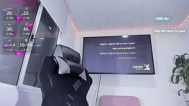 Snapshot of emily_palmeer chatting on October 14, 10:27 am emily palmeer online show from October 14, 10:27 am