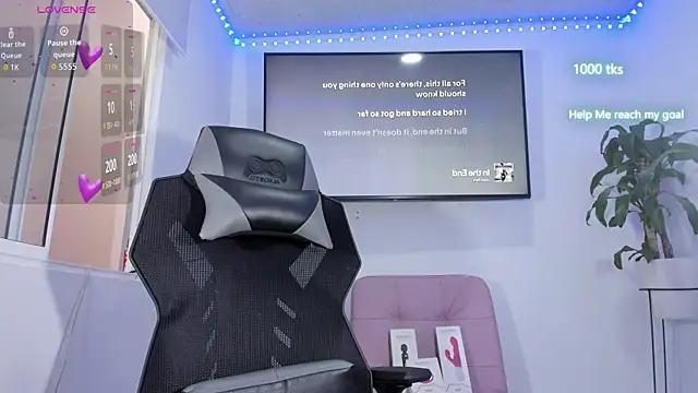 Snapshot of emily_palmeer chatting on October 18, 11:33 am emily palmeer online show from October 18, 11:33 am