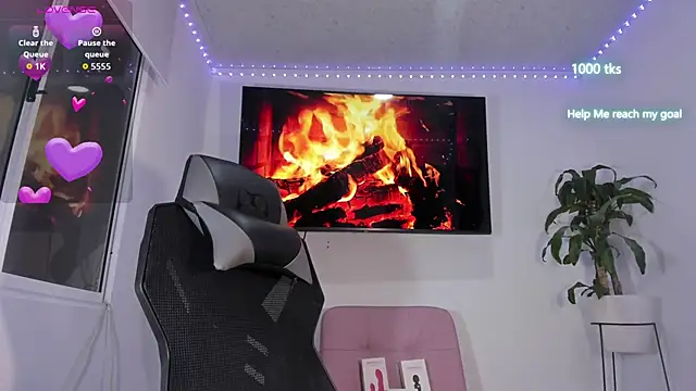 Snapshot of emily_palmeer chatting on October 25, 9:28 am emily palmeer online show from October 25, 9:28 am