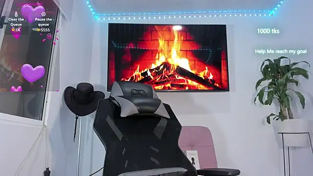 Snapshot of emily_palmeer chatting on October 26, 3:34 am emily palmeer online show from October 26, 3:34 am