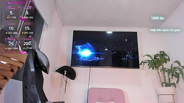 Snapshot of emily_palmeer chatting on November 4, 10:03 am emily palmeer online show from November 4, 10:03 am