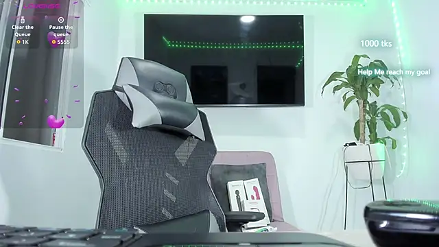 Snapshot of emily_palmeer chatting on November 27, 10:39 am emily palmeer online show from November 27, 10:39 am