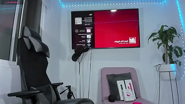 Snapshot of emily_palmeer chatting on December 5, 10:46 am emily palmeer online show from December 5, 10:46 am