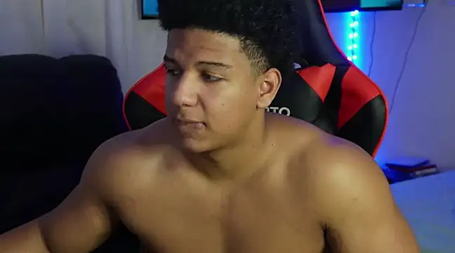 Snapshot of May_Dylan1 chatting on December 11, 4:53 pm May Dylan1 online show from December 11, 4:53 pm