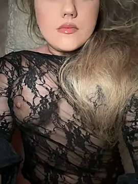 Snapshot of scarletseduction_ chatting on January 10, 5:02 pm scarletseduction online show from January 10, 5:02 pm