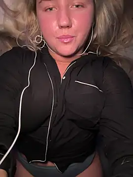 Snapshot of scarletseduction_ chatting on February 1, 2:32 am scarletseduction online show from February 1, 2:32 am