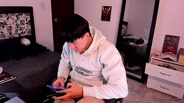 Snapshot of setsuna10 chatting on March 19, 12:37 am setsuna10 online show from March 19, 12:37 am