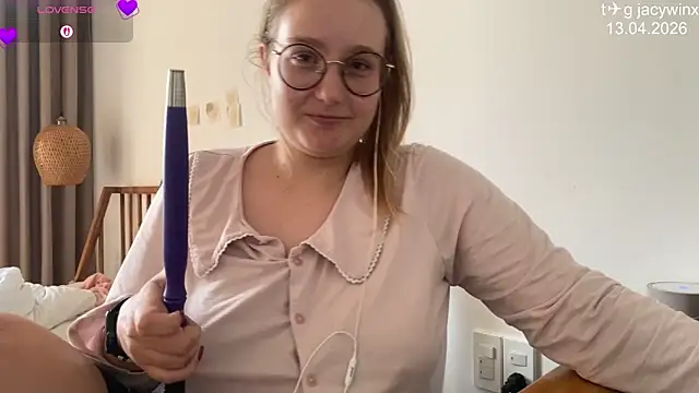 JacyWinslat online show from April 13, 10:10 am