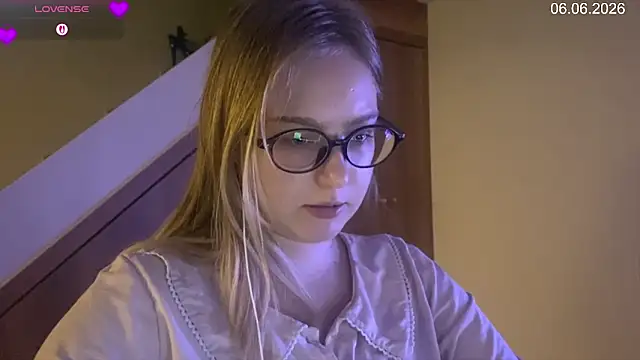 Snapshot of JacyWinslat chatting on June 6, 3:28 pm JacyWinslat online show from June 6, 3:28 pm