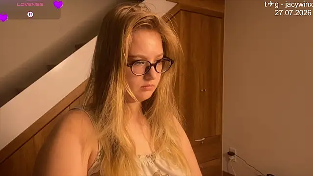 JacyWinslat online show from July 27, 9:00 pm