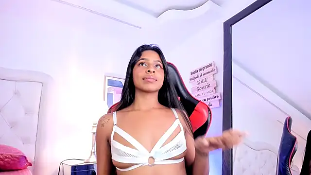 Snapshot of evelyn_evony chatting on December 7, 6:54 am evelyn evony online show from December 7, 6:54 am