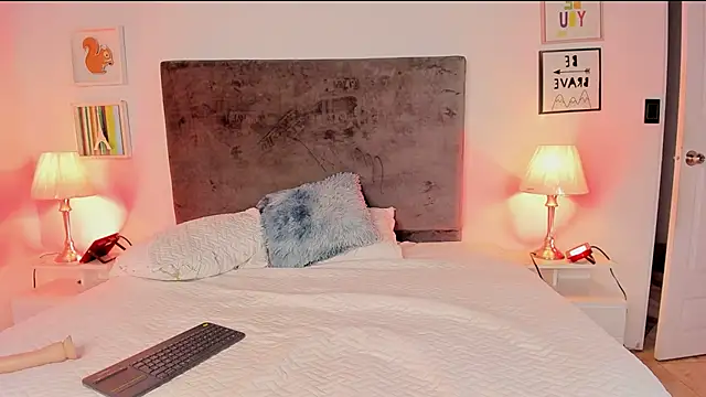 Snapshot of evelyn_evony chatting on December 26, 11:32 am evelyn evony online show from December 26, 11:32 am