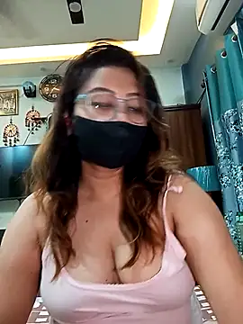 Snapshot of Cute-mona chatting on April 29, 10:08 am Cute-mona online show from April 29, 10:08 am