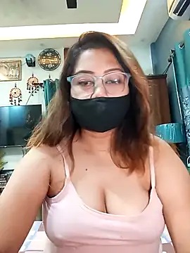 Snapshot of Cute-mona chatting on May 2, 9:58 am Cute-mona online show from May 2, 9:58 am