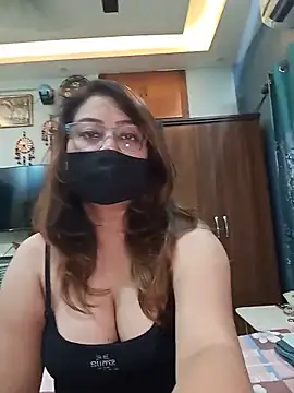 Snapshot of Cute-mona chatting on May 31, 10:33 am Cute-mona online show from May 31, 10:33 am