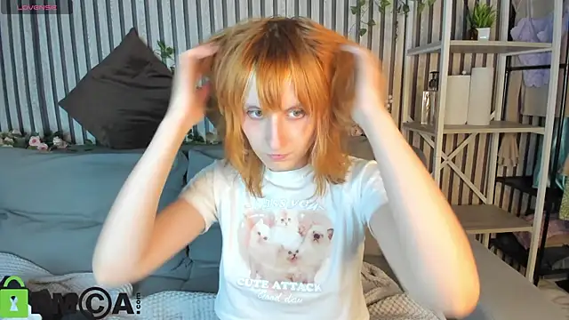 Snapshot of Little_Chips chatting on June 17, 5:25 pm Little Chips online show from June 17, 5:25 pm