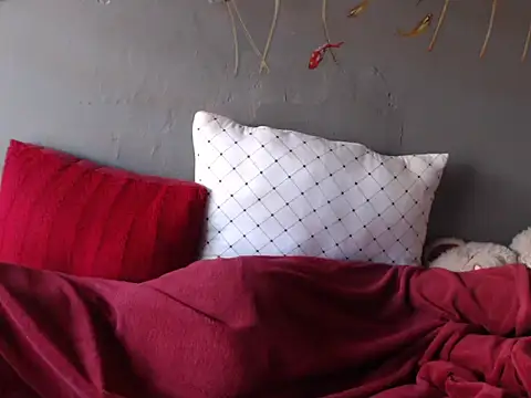 cupidlips online show from January 18, 8:31 am