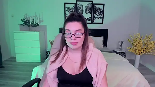 DaniellaLovely online show from December 7, 2:35 pm