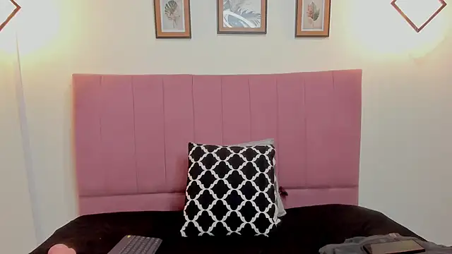 KRYSTENMOON online show from March 16, 11:27 am