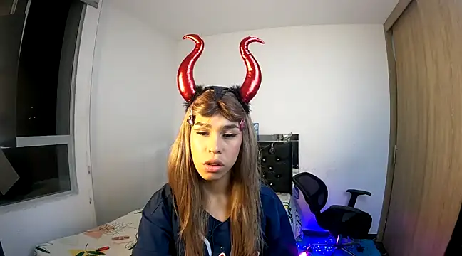 hot quenn online show from February 21, 5:56 am