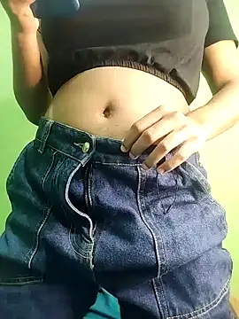 Snapshot of Queen-Amelia chatting on December 3, 9:00 am Queen-Amelia online show from December 3, 9:00 am