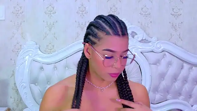 TiaraRosse online show from November 24, 1:11 pm