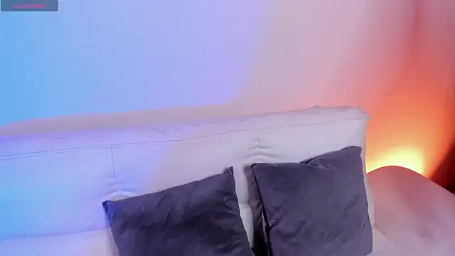 Rebeca Williams  online show from November 18, 2:54 pm