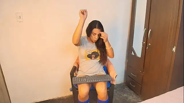 Snapshot of Oh_Tique chatting on October 22, 6:51 pm Oh Tique online show from October 22, 6:51 pm