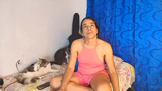 Snapshot of Oh_Tique chatting on December 4, 2:43 am Oh Tique online show from December 4, 2:43 am