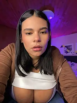 Snapshot of Isabella_boobd chatting on July 7, 1:30 am Isabella boobd online show from July 7, 1:30 am