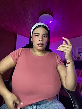Snapshot of Isabella_boobd chatting on July 9, 2:48 am Isabella boobd online show from July 9, 2:48 am