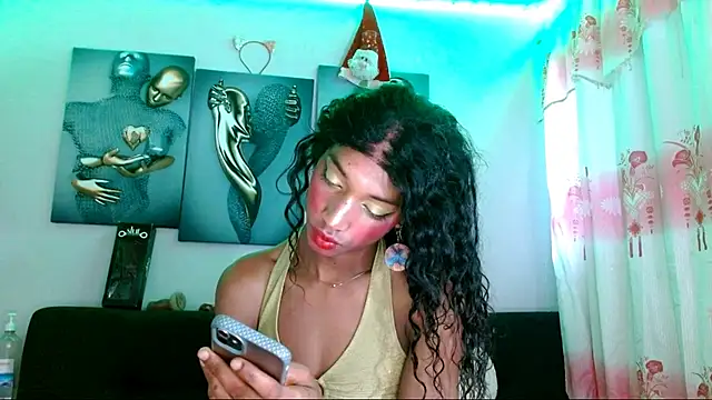 Snapshot of Maidi_ chatting on February 12, 1:37 pm Maidi online show from February 12, 1:37 pm