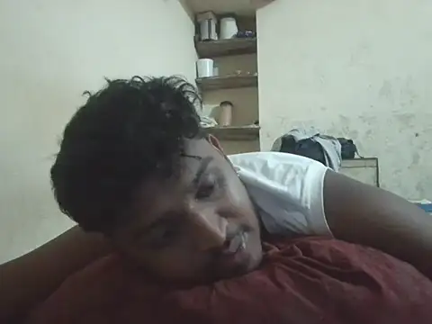 Snapshot of heartless__95 chatting on June 17, 8:39 am heartless 95 online show from June 17, 8:39 am