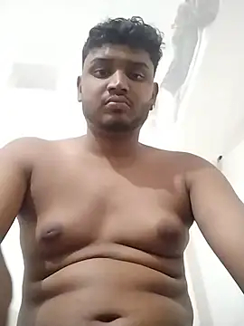 Snapshot of heartless__95 chatting on August 1, 4:39 pm heartless 95 online show from August 1, 4:39 pm