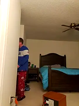 Snapshot of Bigtater1999 chatting on December 17, 3:17 am Bigtater1999 online show from December 17, 3:17 am