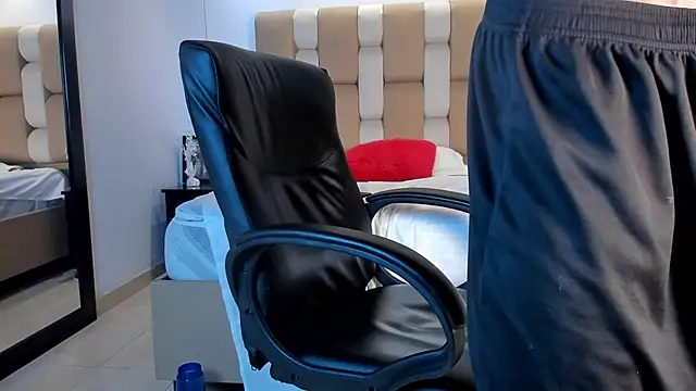 Aaron Scoot online show from December 8, 12:18 am