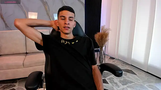 Aaron Scoot online show from March 3, 8:37 pm