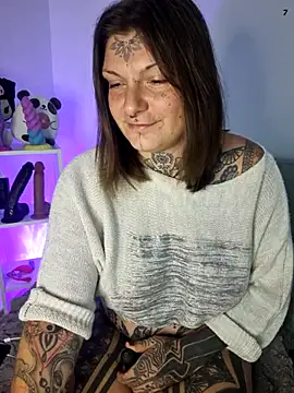 lizzardqueeen online show from November 8, 7:12 pm