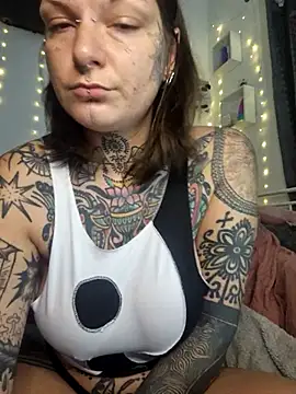 lizzardqueeen online show from December 14, 11:53 pm