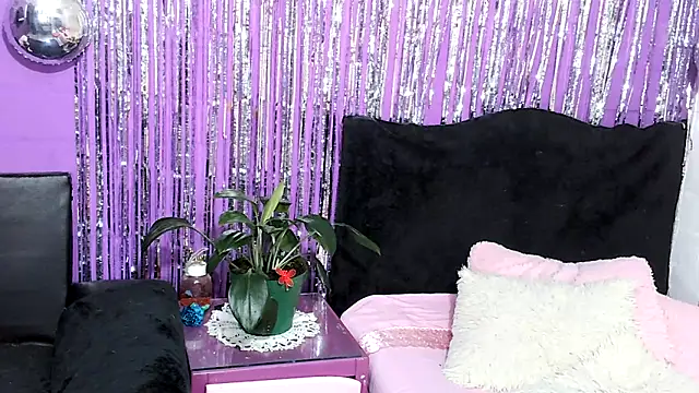 Snapshot of Zara47sweet chatting on February 14, 9:53 pm Zara47sweet online show from February 14, 9:53 pm