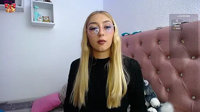 Snapshot of Soffy-brooks chatting on November 12, 3:29 am Soffy-brooks online show from November 12, 3:29 am