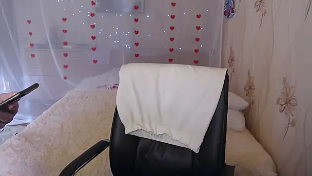 Snapshot of OlgaHottie chatting on March 6, 9:03 am OlgaHottie online show from March 6, 9:03 am