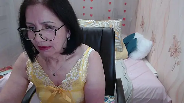 Snapshot of OlgaHottie chatting on November 20, 11:21 am OlgaHottie online show from November 20, 11:21 am