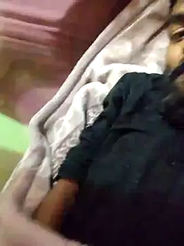 Snapshot of scoozeme chatting on January 18, 12:46 am scoozeme online show from January 18, 12:46 am