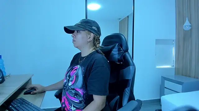 alma fenix online show from December 22, 12:35 pm