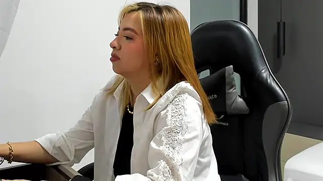 alma fenix online show from February 20, 4:29 pm