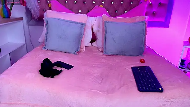 EmmaWilder online show from October 24, 9:22 pm