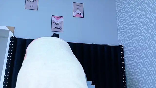 hotlatinateacher online show from February 4, 6:58 pm